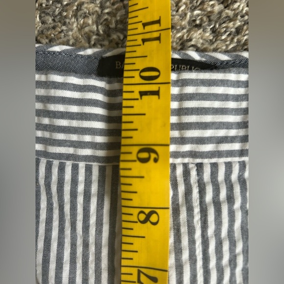 Banana Republic Women’s Seer Soft Navy Blue and White striped shorts size 10 - Picture 6 of 8